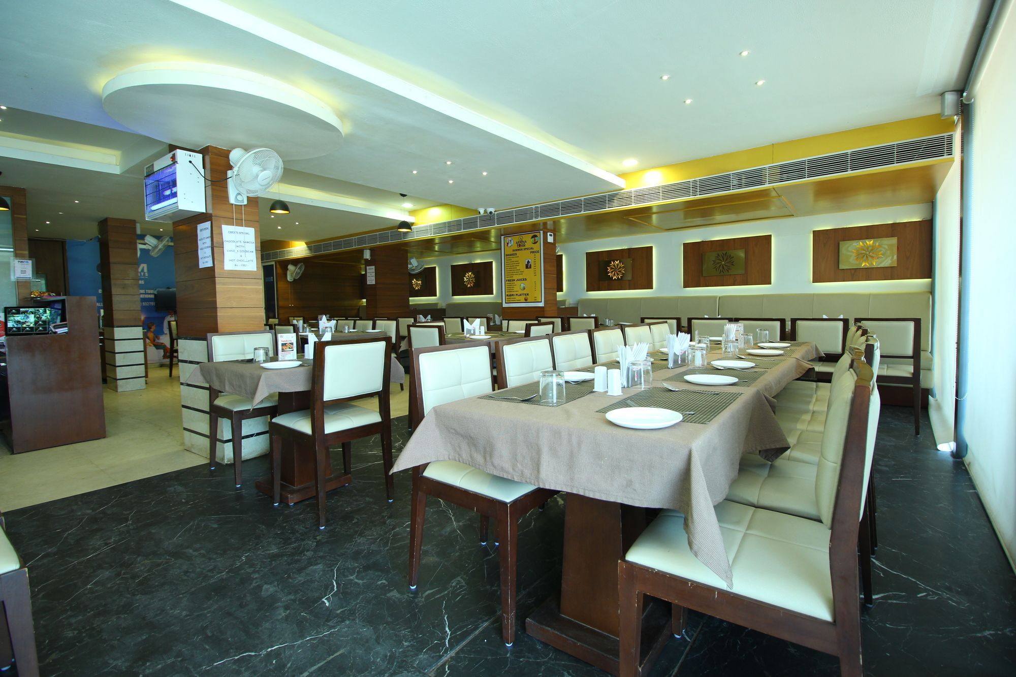 Oyo 8992 Hotel Kyra Ahmedabad Eksteriør billede